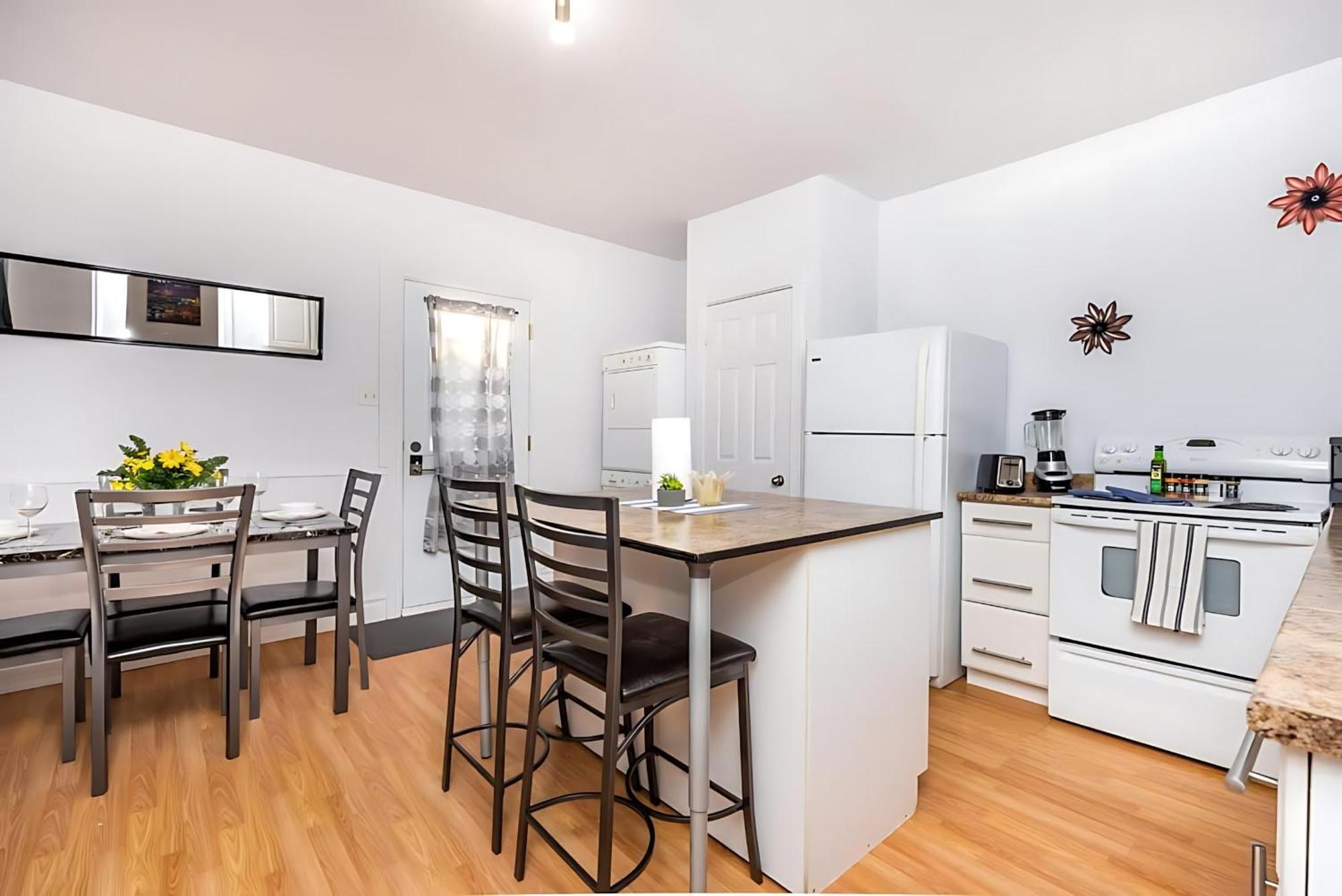 Pet-Friendly Apartment - Steps To Rideau Centre Оттава Экстерьер фото